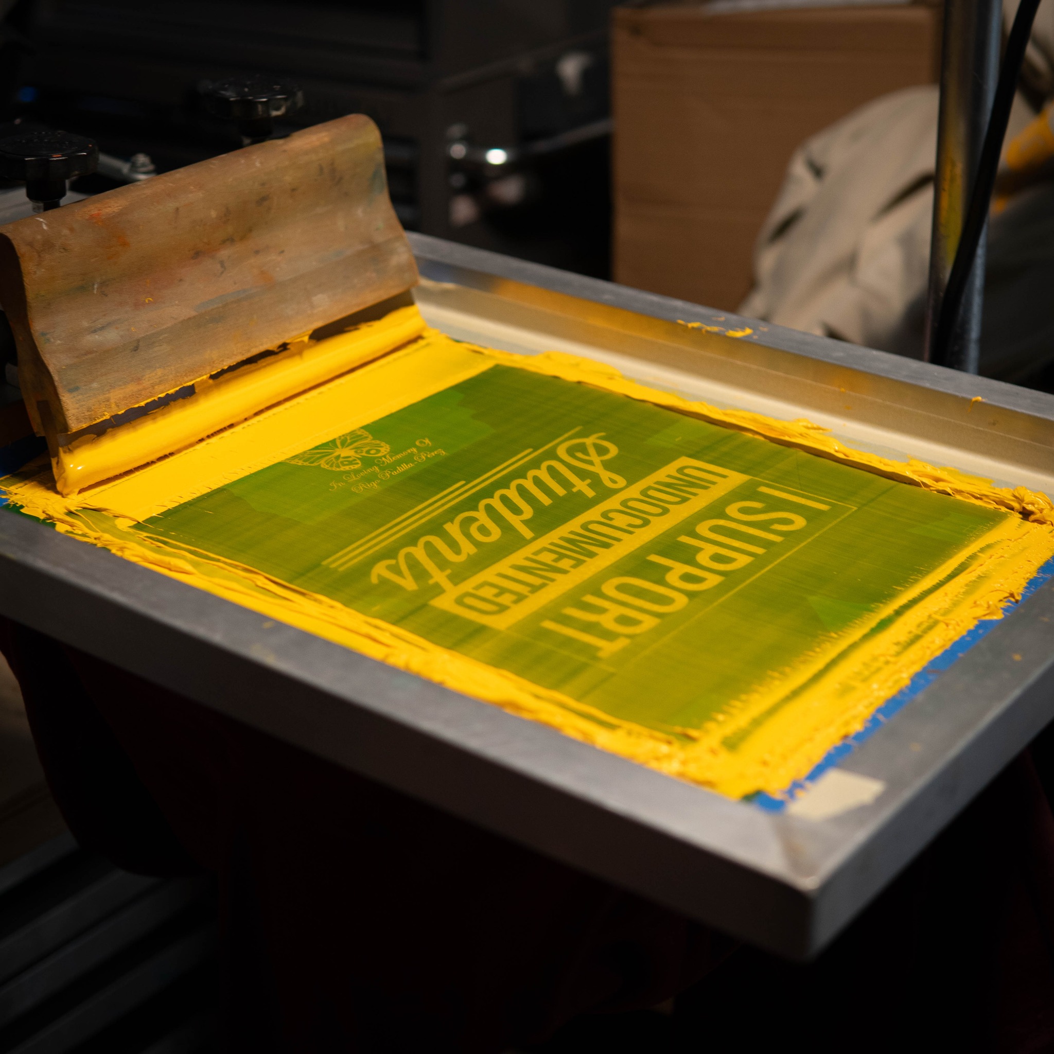 Manual screen printing process