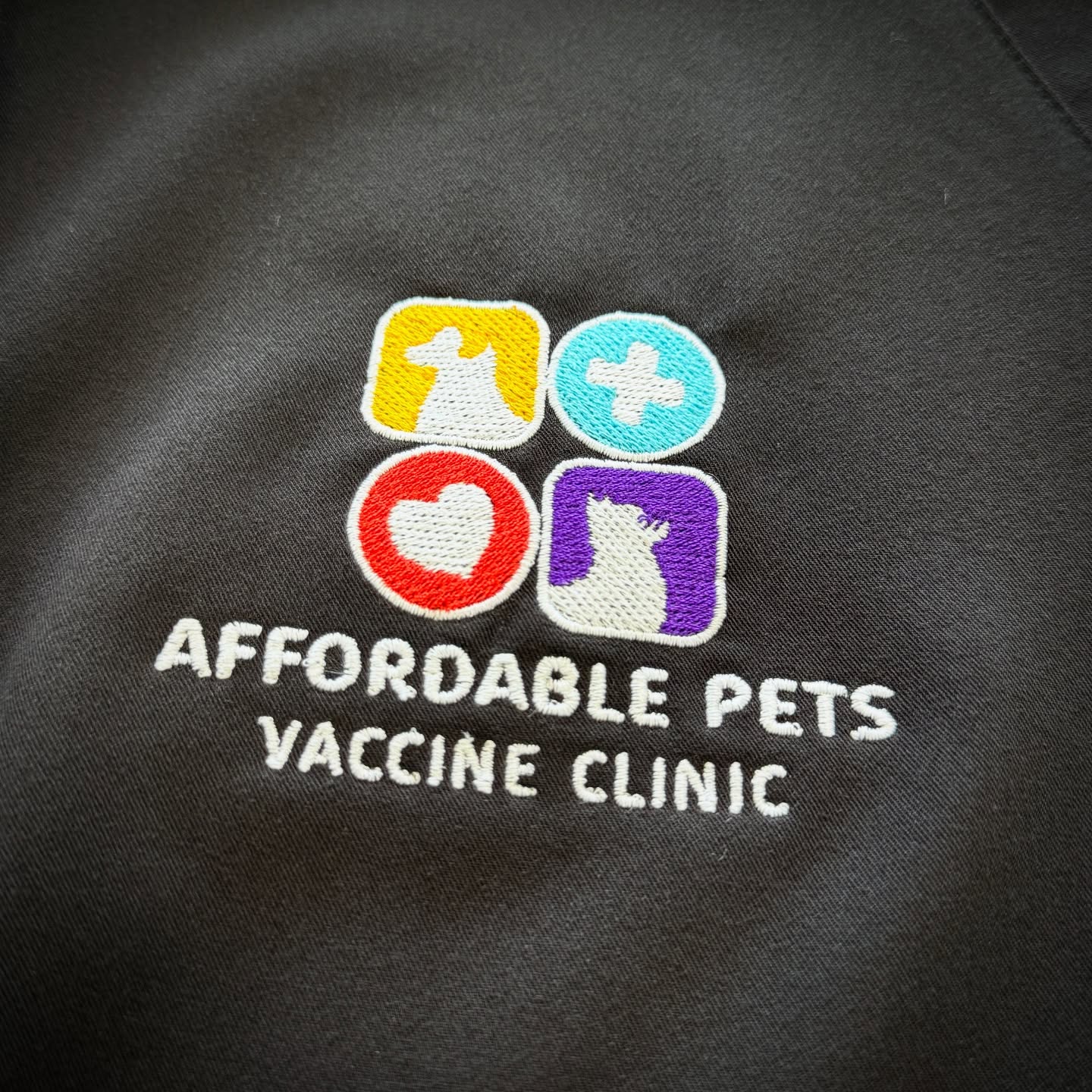 Pet clinic embroidered black jacket
